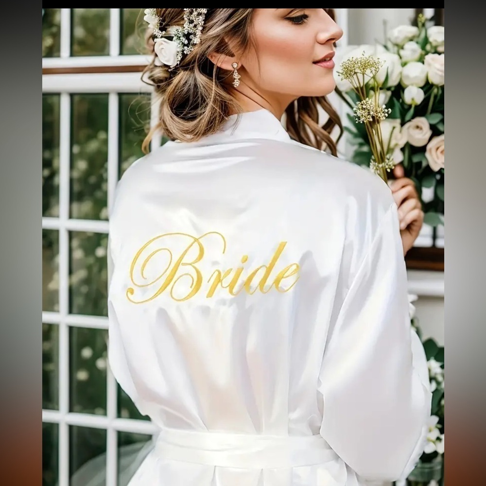 Bride Robe - Picture 1 of 4